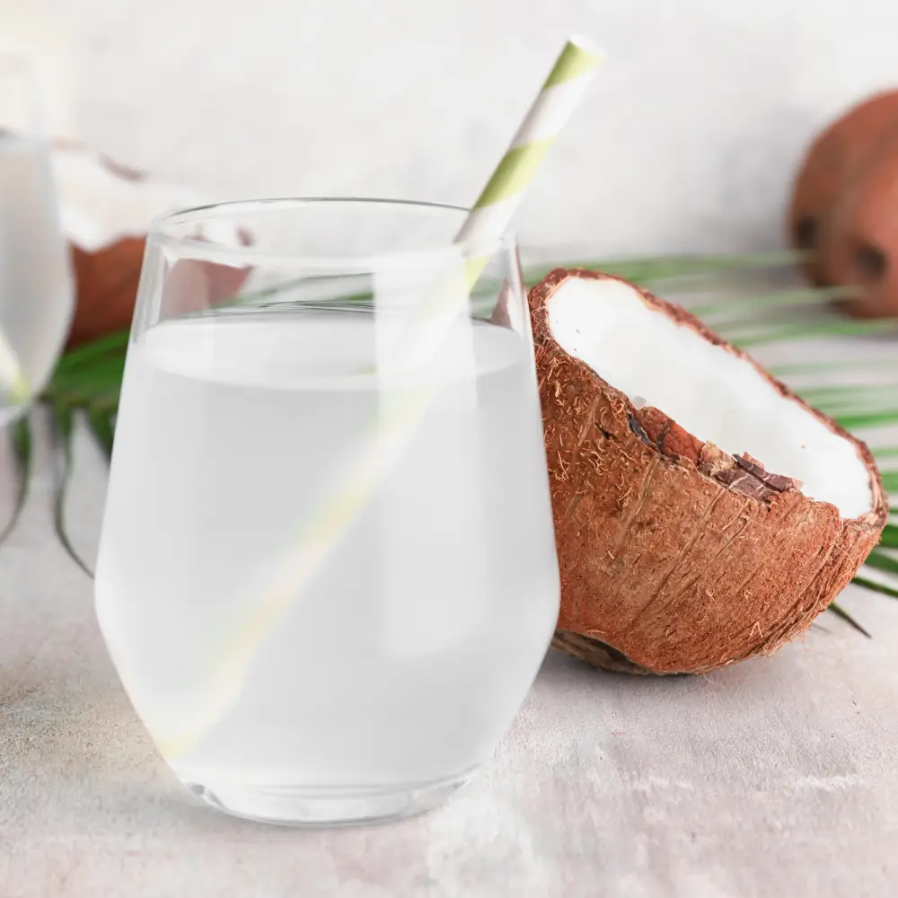 Apă de cocos, nucă de cocos