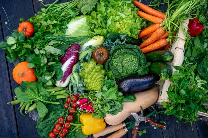 Cum păstrezi legumele proaspete mai mult timp? Legume, salată, ardei, broccoli, roșii, morcovi.